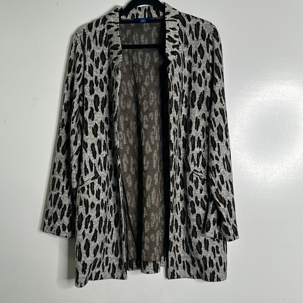 APT.9 gray brown leopard print blazer size medium mob wife